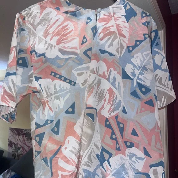 Abstract Patterned Top - Picture 4 of 4